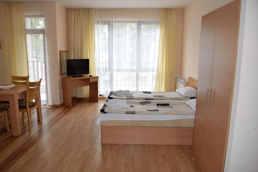 Persey Flora Apartments Borowez Zimmer foto